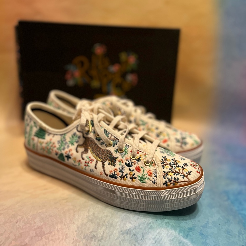 RIFLE PAPER COMPANY & KEDS! Super fun animal/floral embroidered shoes Size 7.5.